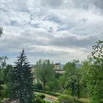 Notre Dame Face Au Chateau 招待所