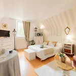 Notre Dame Face Au Chateau 4* 色当