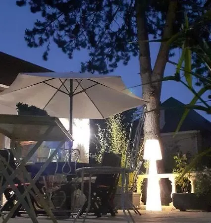 Notre Dame Face Au Chateau Vendégház 4*