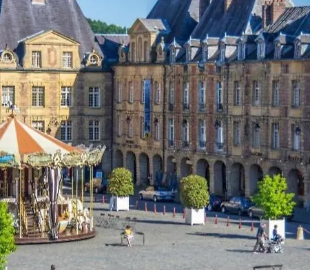 Notre Dame Face Au Château Casa de hóspedes Sedan