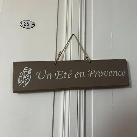 Notre Dame Face Au Chateau בית הארחה 4*