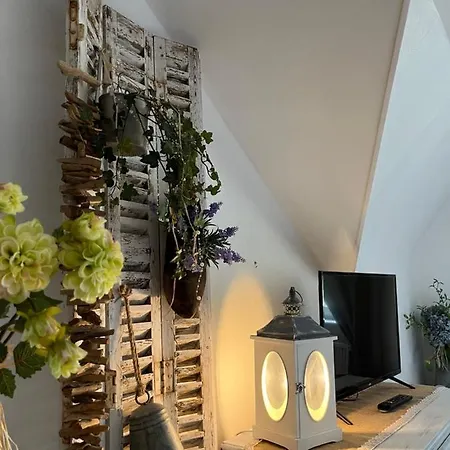 Notre Dame Face Au Chateau