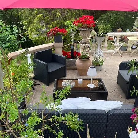 Notre Dame Face Au Chateau 4* スダン