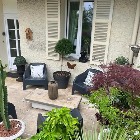 Notre Dame Face Au Chateau Vendégház 4*