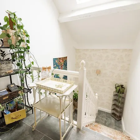 Notre Dame Face Au Chateau