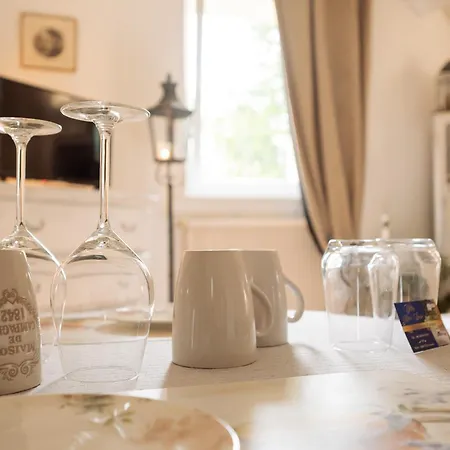 Notre Dame Face Au Chateau ゲストハウス 4*