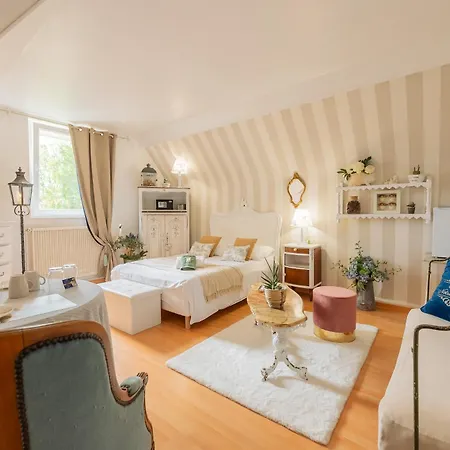 בית הארחה Notre Dame Face Au Chateau 4*