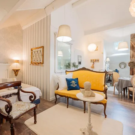 Notre Dame Face Au Chateau Guest house 4*