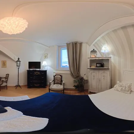 Notre Dame Face Au Château 4*